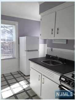 Building Photo - 28 Maple Ave