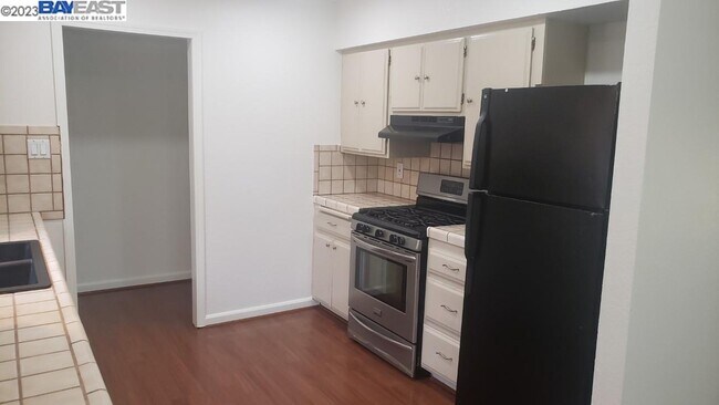 Foto del edificio - 709 Tamarack Dr