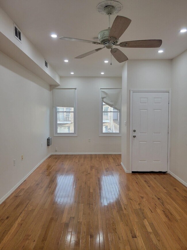 Building Photo - 253 Pine St