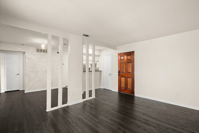 Building Photo - 6910 Hart Ln