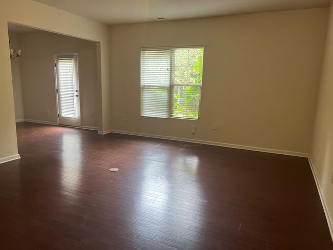Building Photo - 2108 Chipley Dr