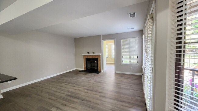 Building Photo - Remodel 2 BR