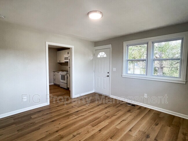 Building Photo - 297 S Benedict Ave