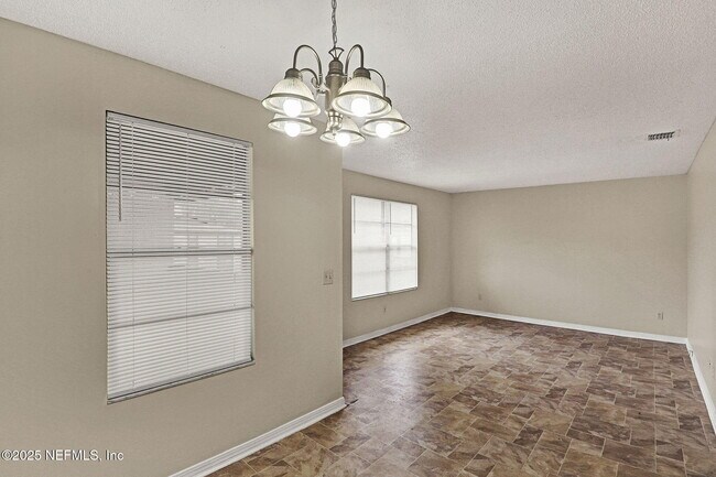 Foto del edificio - 475 Crabapple Ct