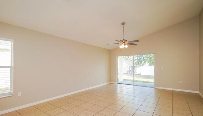 Foto del edificio - 421 Ashley Pl