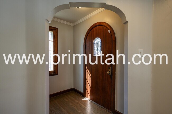 Foto del edificio - 1572 Kensington Ave