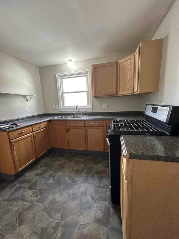 Foto del edificio - 185 Harwood Ave