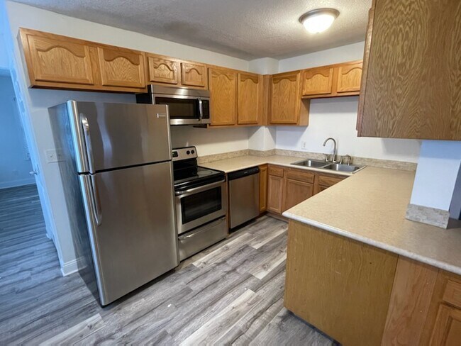 Building Photo - 1226 Latham Ave