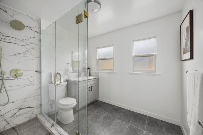 Foto del edificio - 1510 W 52nd St