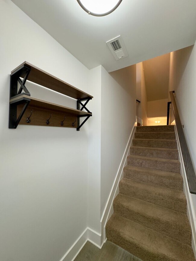 Foto del edificio - Charming 4 Bedroom/3.5 Bathroom in New WIn...