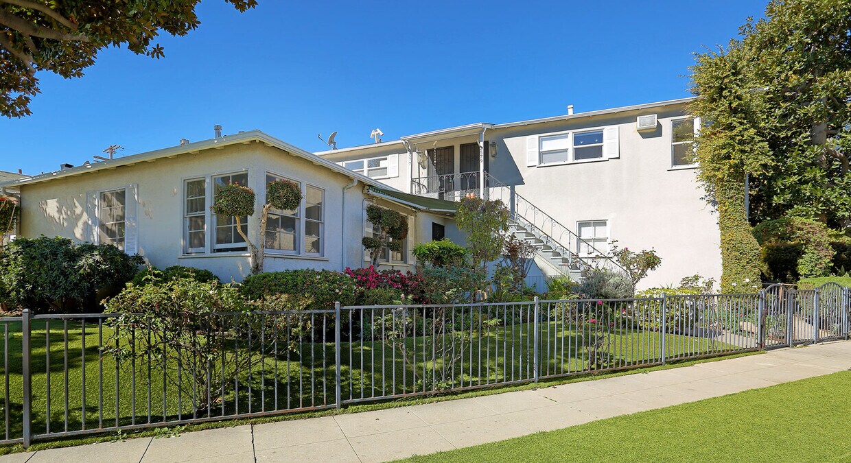 Foto principal - 2577 Granville Ave