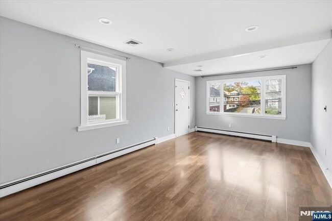 Building Photo - 79 Lincoln Ave