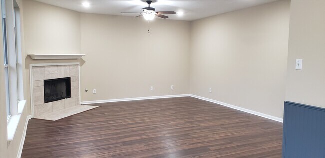 Foto del edificio - 3839 Landon Park Dr