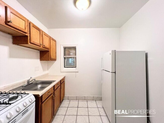 Foto del edificio - 0 bedroom in CHICAGO IL 60625