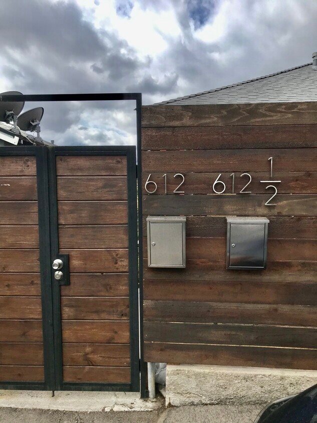 Primary Photo - 612 Park Row Dr