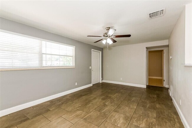 Building Photo - 5820 21st St W