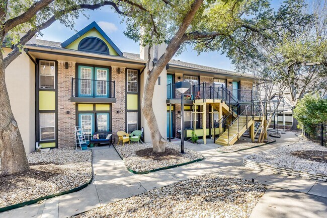 Foto del edificio - 7685 Northcross Dr