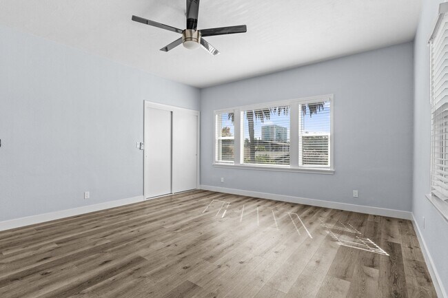 Foto del edificio - 1711 E Appleton St