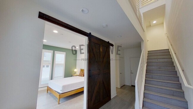 Foto del edificio - Coming Soon: Beautifully Furnished 3Bd 3.5Ba Condo in Costa Mesa