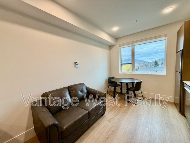Photo du bâtiment - 415-720 KLO Rd