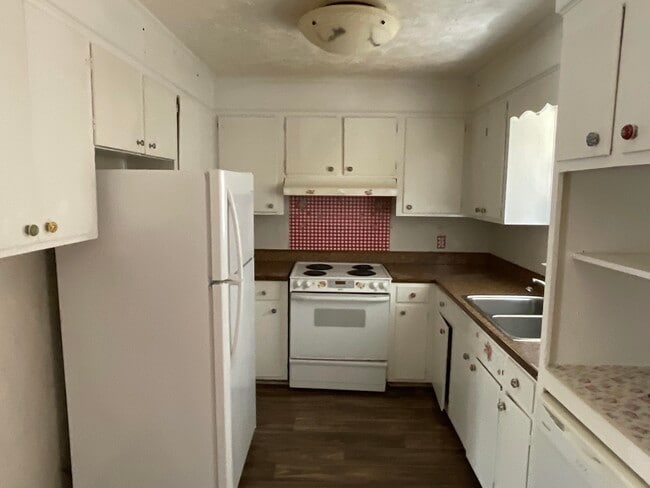 Building Photo - 1421 Wapoo Dr