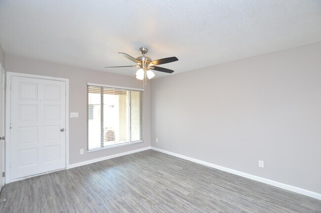 Foto del edificio - 785 N Arrowhead Dr