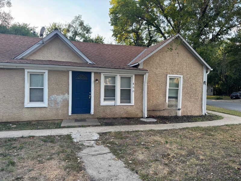 Foto principal - 460 N Lincoln St