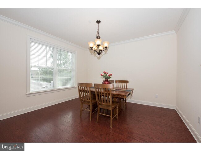 Building Photo - 212 Skylar Ln