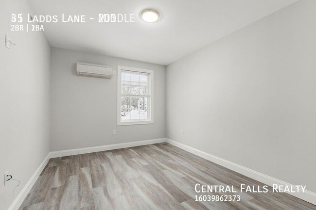 Foto del edificio - 35 Ladds Ln