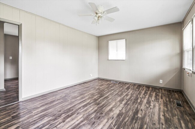 Foto del edificio - 4190 Saylor St