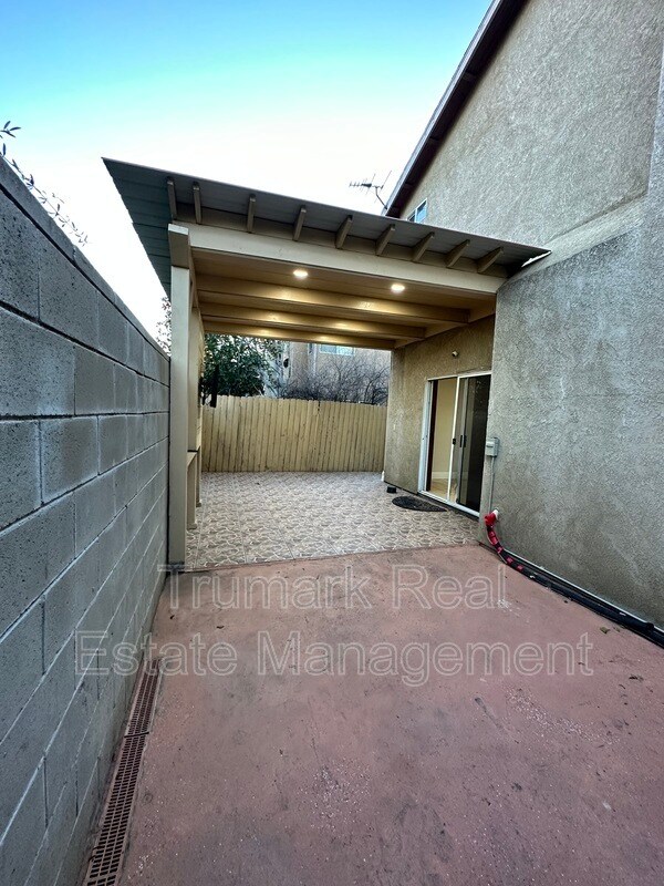 Building Photo - 15122 Roxford St