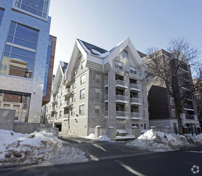 Foto del edificio - 619 Langdon St