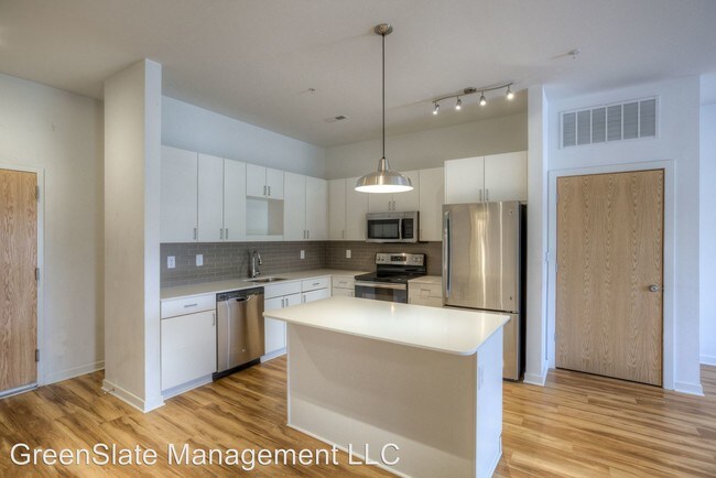 Building Photo - 401 S 41st St