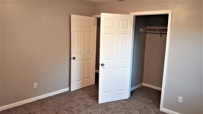 Foto del edificio - 4 bedroom/2 bath Available soon!