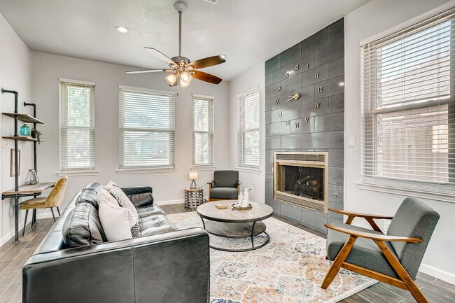 Building Photo - 2201 Rosemary Ln