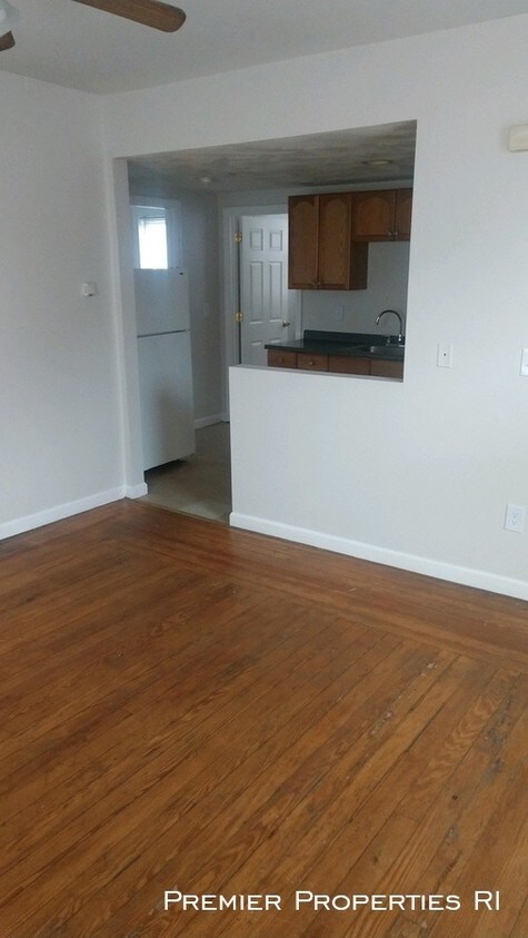 Primary Photo - 92 Bates St