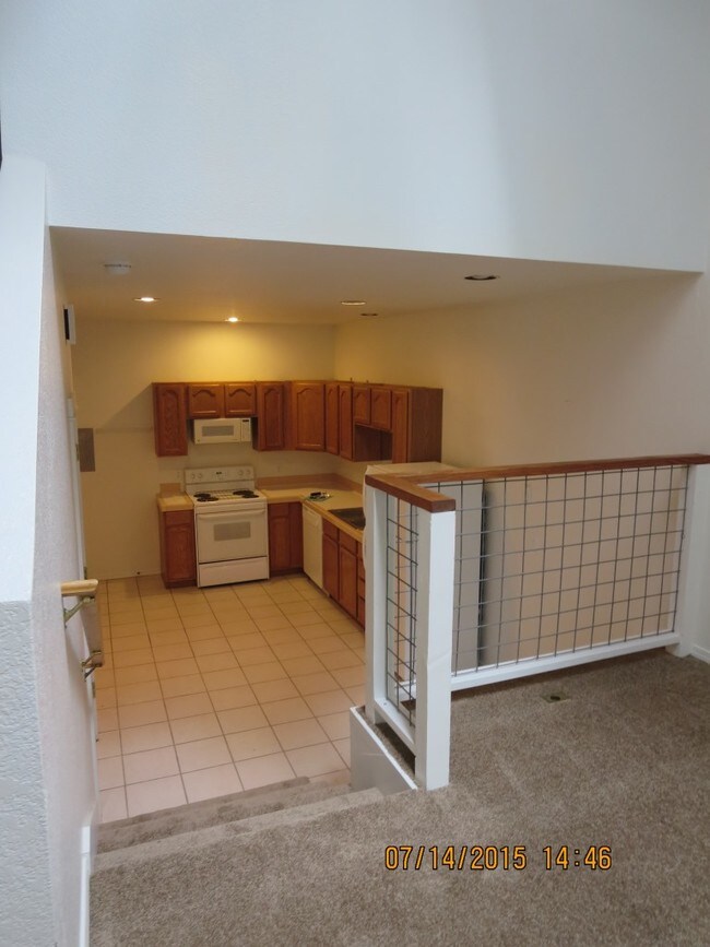 Building Photo - 1757 SW Knoll Ave