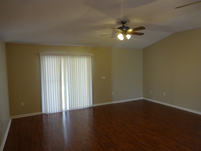 Foto del edificio - 1643 Hawkins Cove Dr E