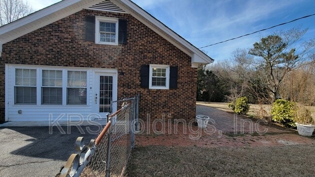 Building Photo - 3100 Manor Ridge Dr