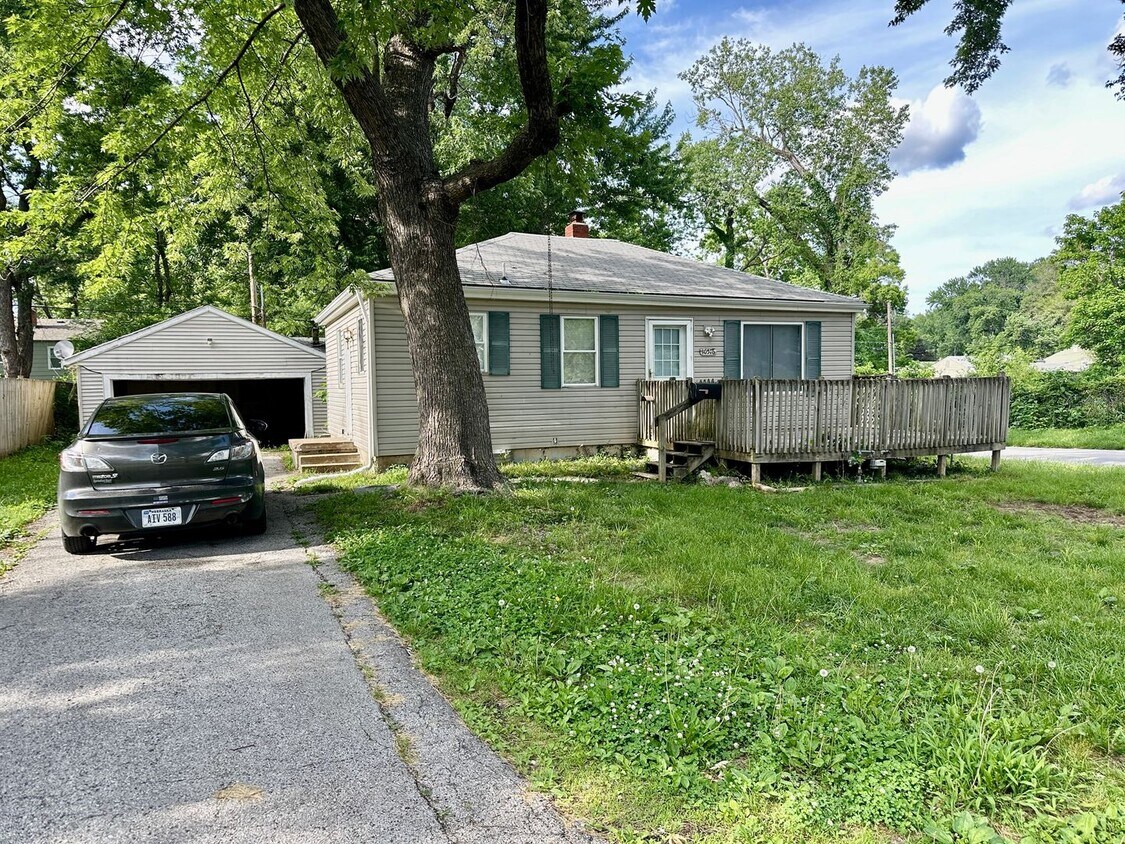 Primary Photo - 10516 E 27th Terr