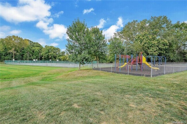 Building Photo - 4005 Whispering Hills Dr