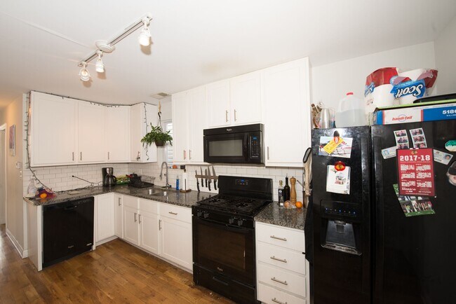 Foto del edificio - 1646 N Fairfield Ave