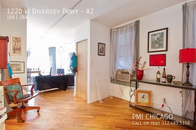 Foto del edificio - 1220 W Diversey Pkwy