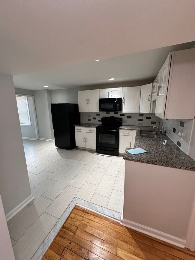 Building Photo - 2 bedroom 1 bath rental