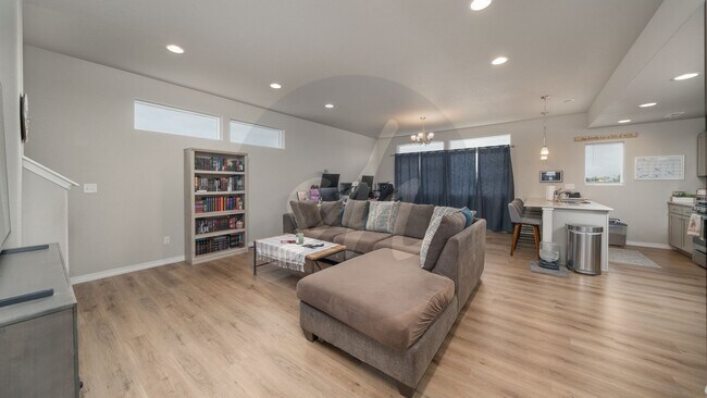 Building Photo - Three Bedroom  Home in Vantana