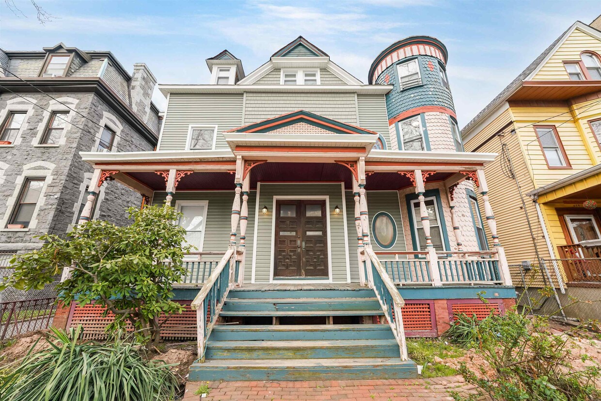 Primary Photo - 486 Bramhall Ave