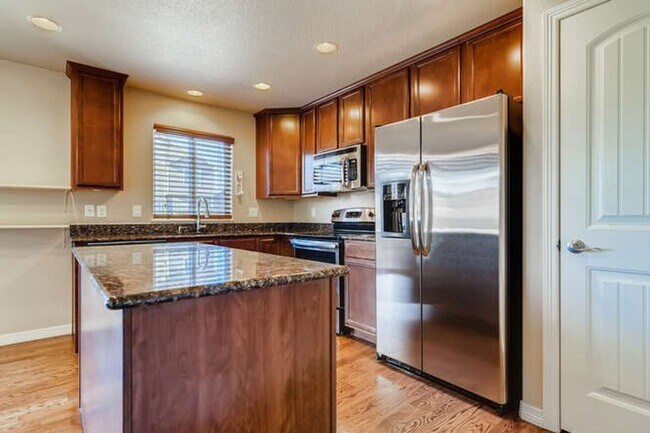 Foto del edificio - Evolve Real Estate: Available November 1 U...