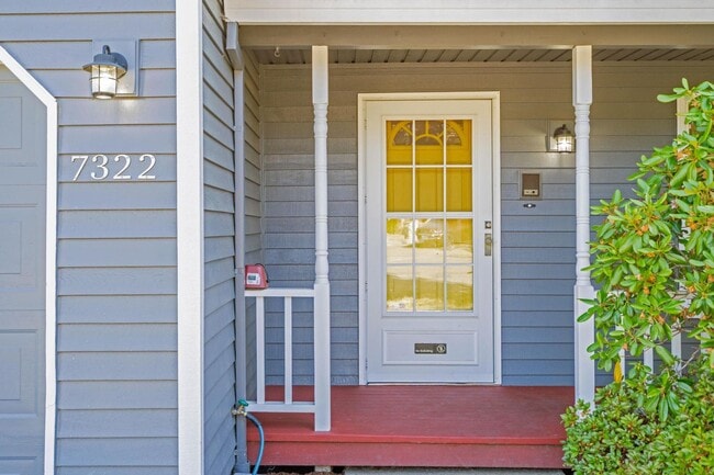 Foto del edificio - Comfortable 4-bdrm/2.5-bath home in Hillsb...