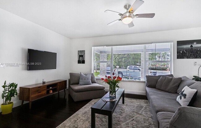 Building Photo - 14121 S Biscayne River Dr