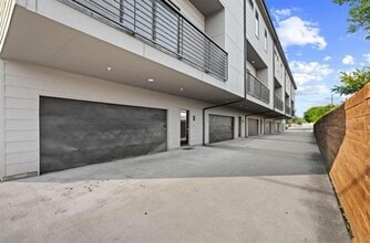 Building Photo - 1715 Bennett Ave